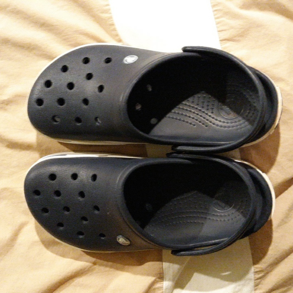 Unisex banded crocs 7 men 9 women navy blue new